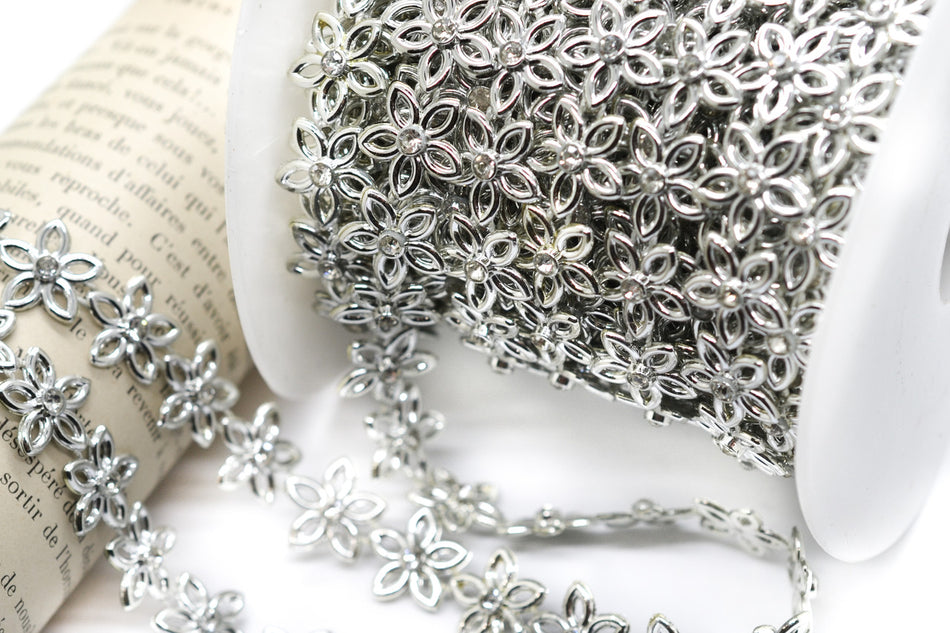 Nakładki na нитці Квіти зі стразами 15 мм 1 м Срібло Silver_АА089