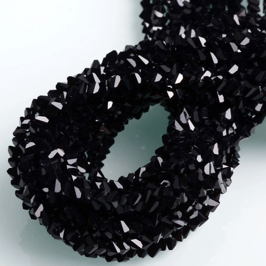 Намистини Swarovski огранювання трикутник 8 мм 45 см (+-100 шт.) Чорний непрозорий