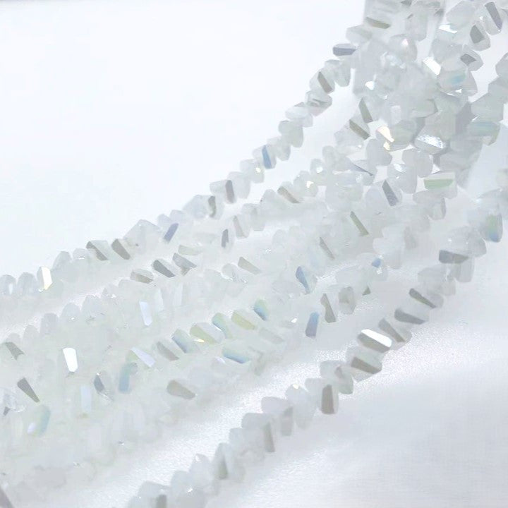 Намистини Swarovski ограновування трикутник 3 мм 27 см (+-130 шт.) Молочний АВ
