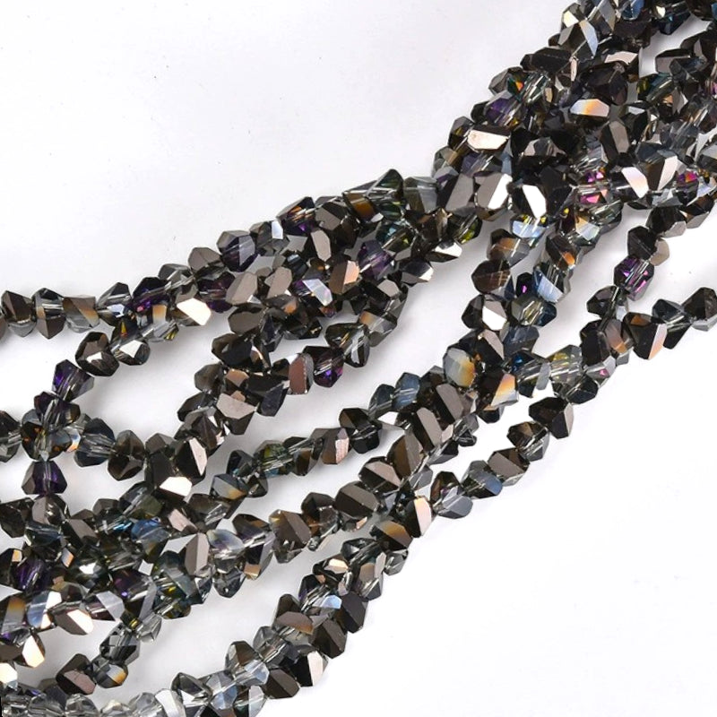 Намистини Swarovski ограновування трикутник 6 мм 30 см (+-85 шт.) Гематитовий напівпрозорий металік