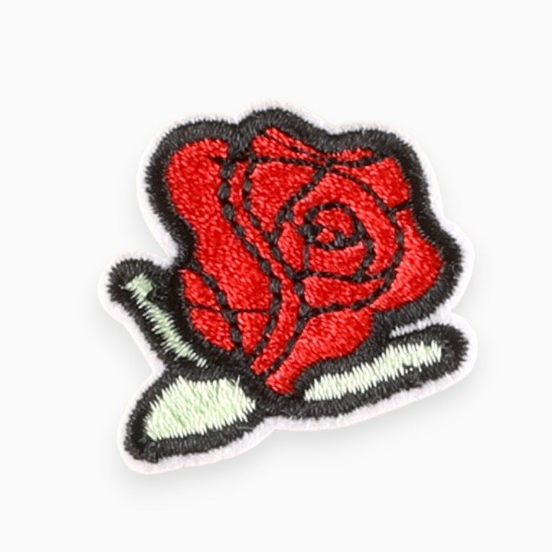 Термоаплікація Rose вишита 4х3,5 см 1 шт. Червоний